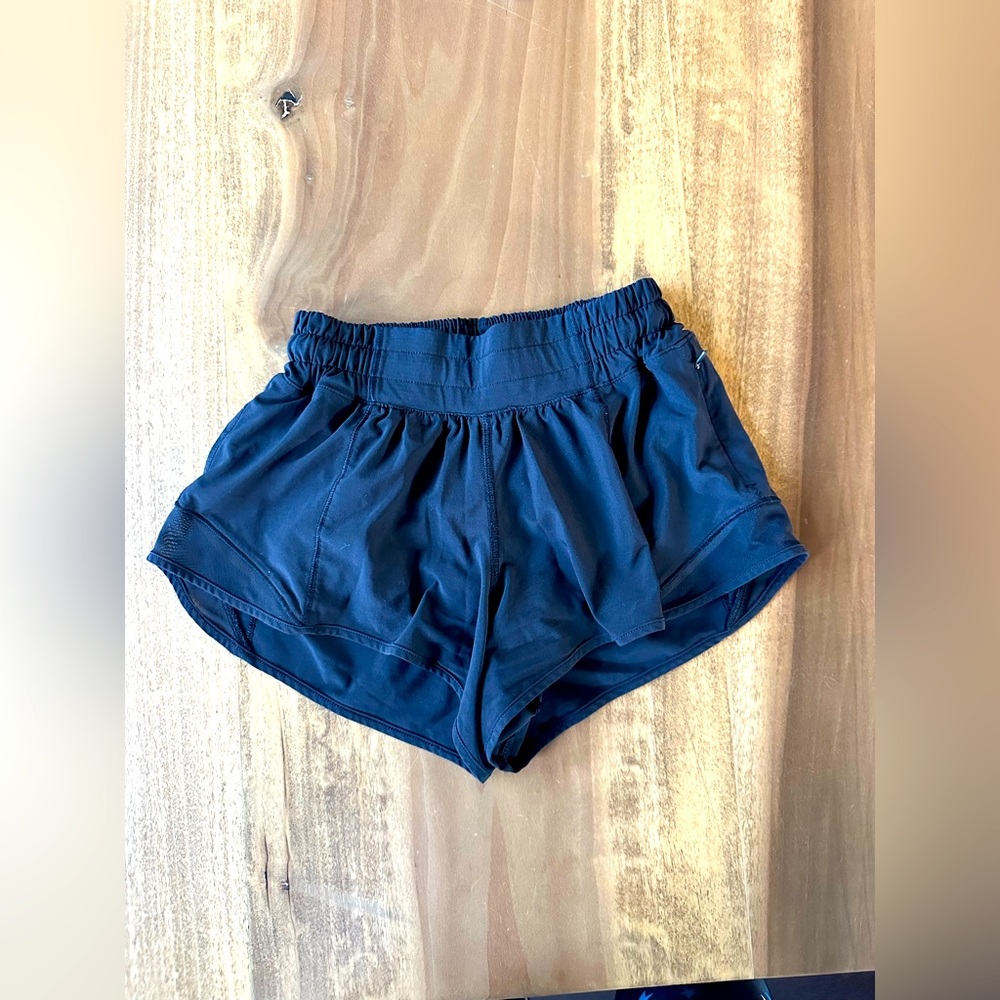 Lululemon Hotty Hot Low-rise  2.5”Shorts- Size 0